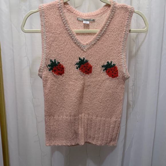 Kimchi Blue Jones Sparkly Printed Sweater Vest - Picture 5 of 9